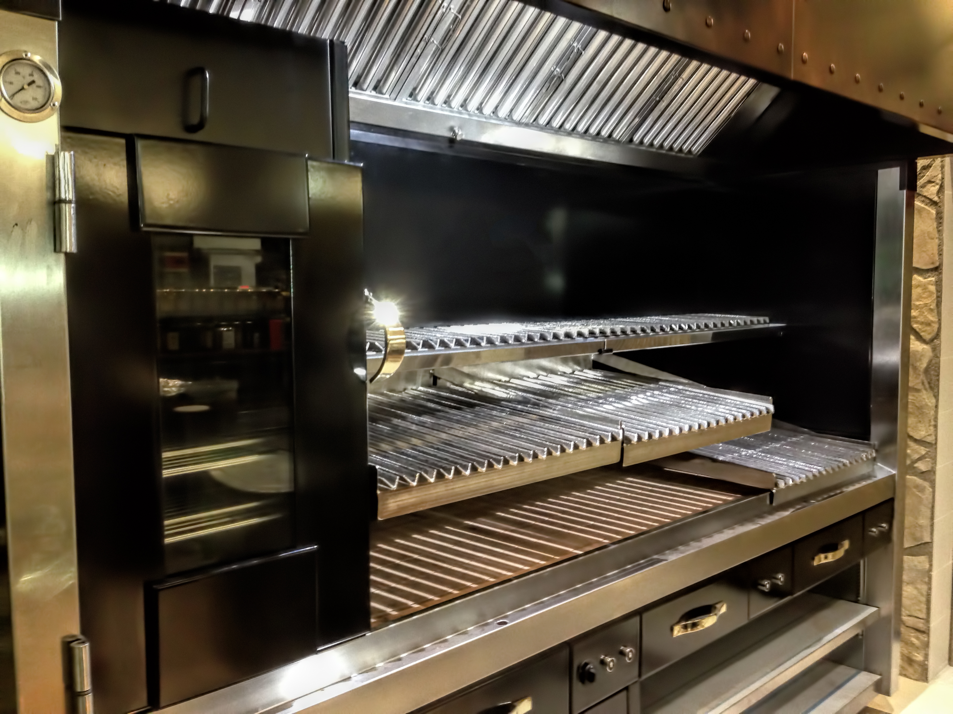 fotos-parrillas-proyectos-obras-aceroinnova-cocinas-hosteleria-restauracion-instalaciones-montaje22