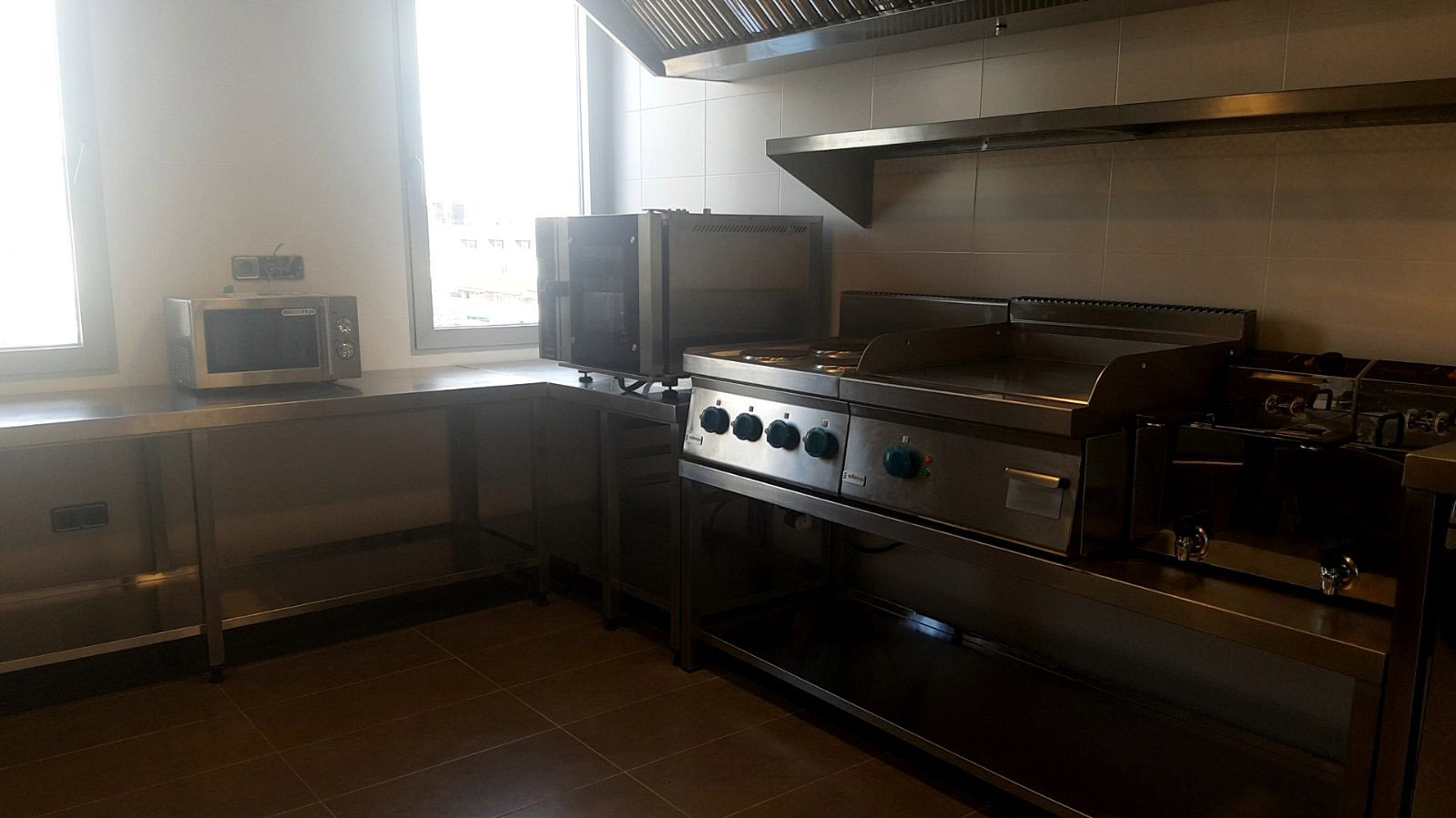 diseño-fabricacion-cocina-mobiliario-maquinaria-direccion-banco-popular-acero-inoxidable-madrid-accesorios2