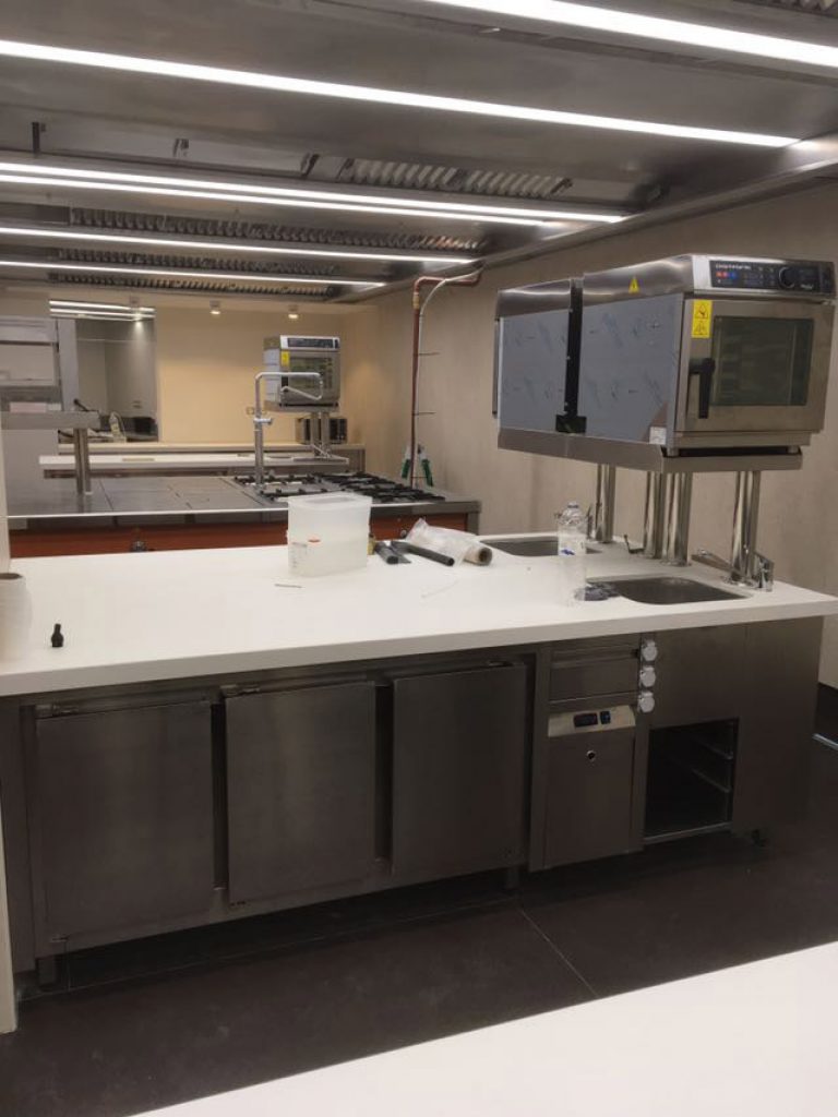 EMPRESA FABRICANTE INSTALADORA DE LA SALA DE COCINA PROFESIONAL A