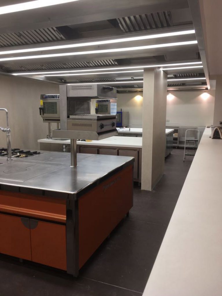 EMPRESA FABRICANTE INSTALADORA DE LA SALA DE COCINA PROFESIONAL A