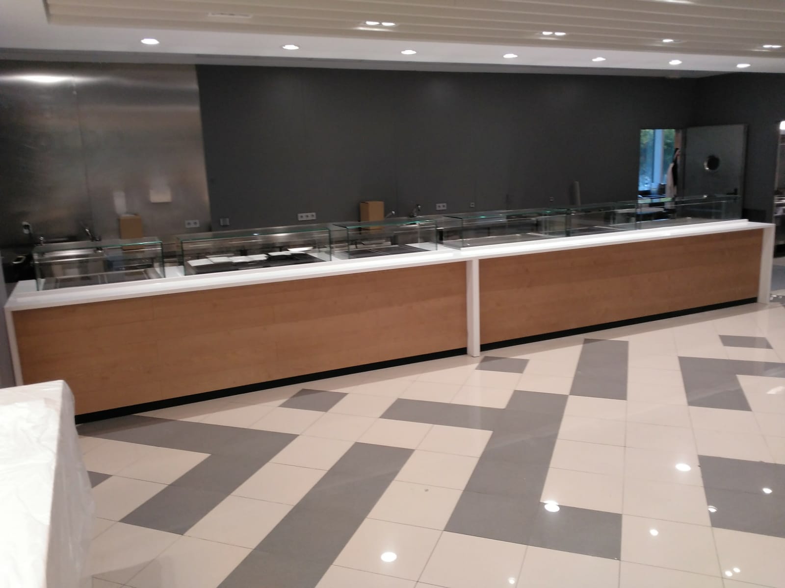 diseño fabricación instalacion montaje mobiliario comedor iberdrola bufe bufet buffet cocina monoblock autoservicio mesas cámaras frío a medida empresas comedores diseño decoración interiorismo del comedor privado empleados empresa Iberdrola fabricantes instaladores