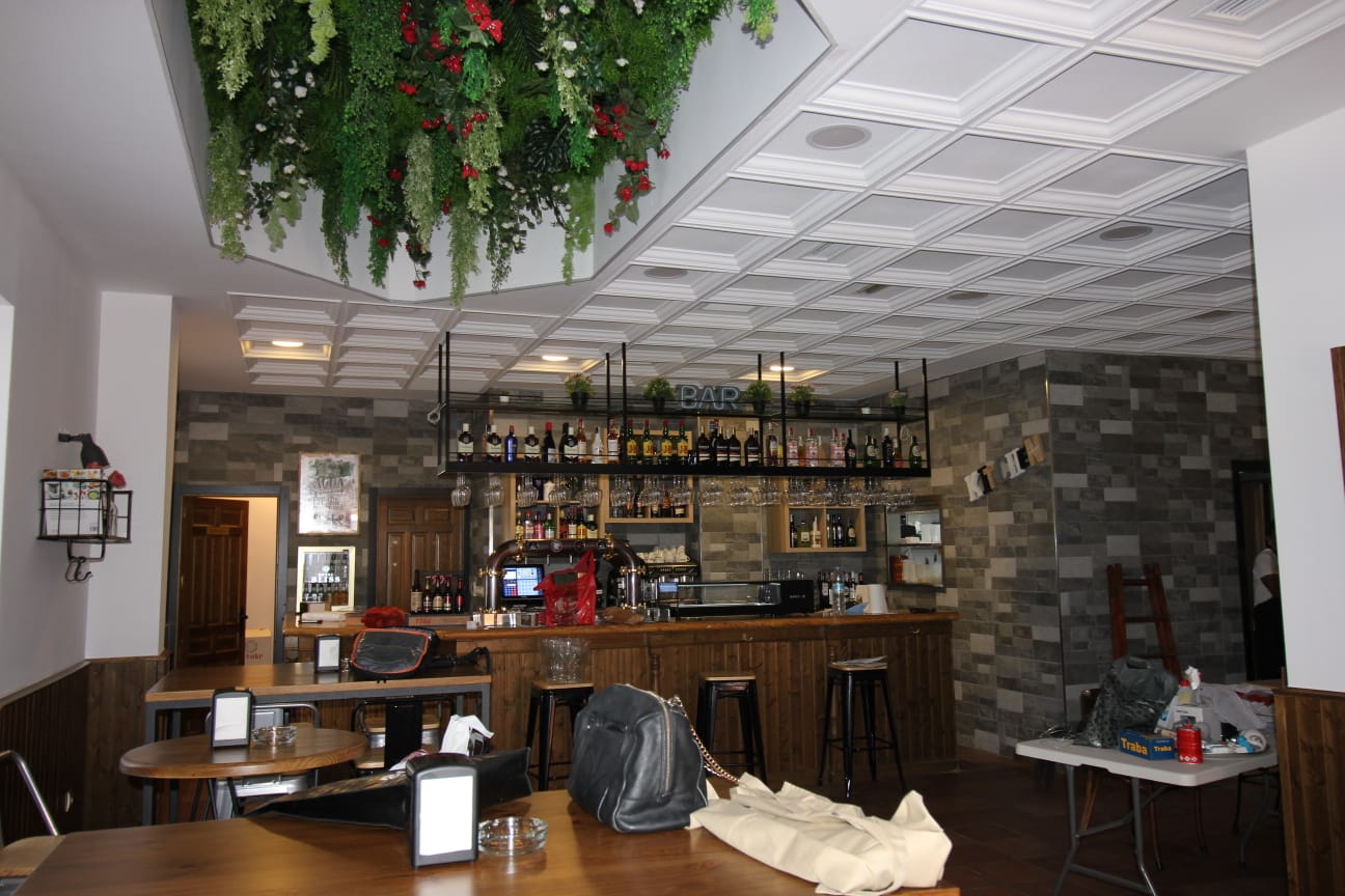 restaurante-yunke-proyectos-interiorismo-decoracion-madrid-barras-consultoria-consultores-implantacion-bares-horeca-hosteleria-cocinas-mobiliario-fabrica-presupuestos-precios-asesoramiento-salones-comedores-comunidad-madrid-presupuestos-precios-coste-construccion-diseño-economicos-baratos-reformas-rehabilitacion-acondicionamiento-zonas-ocio-cocteleria-barras-particulares-chalets-casas-fiestas-mobiliario-terraza-barras