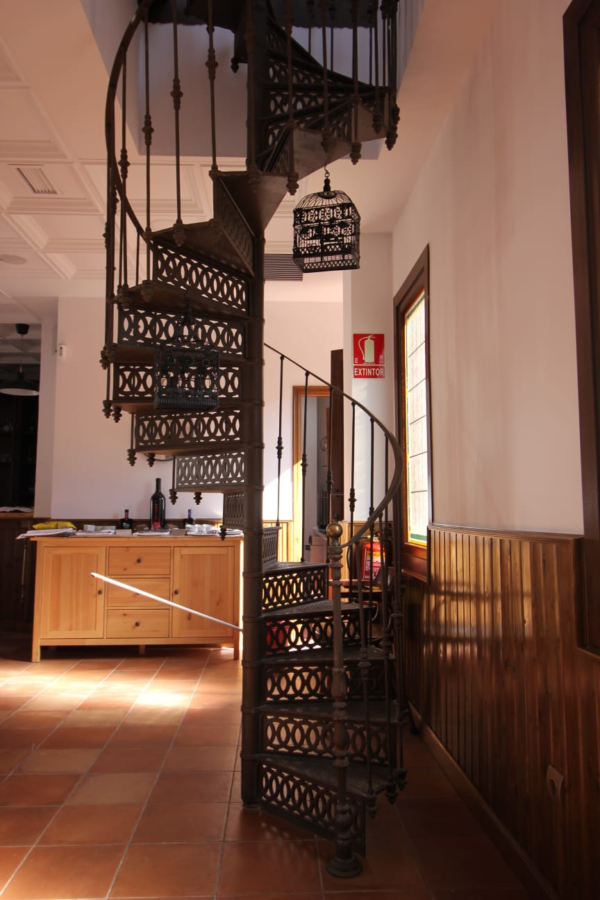 restaurante-yunke-proyectos-interiorismo-decoracion-madrid-barras-consultoria-consultores-implantacion-bares-horeca-hosteleria-cocinas-mobiliario-fabrica-presupuestos-precios-asesoramiento-salones-comedores-comunidad-madrid-presupuestos-precios-coste-construccion-diseño-economicos-baratos-reformas-rehabilitacion-acondicionamiento-zonas-ocio-cocteleria-barras-particulares-chalets-casas-fiestas-mobiliario-terraza-barras