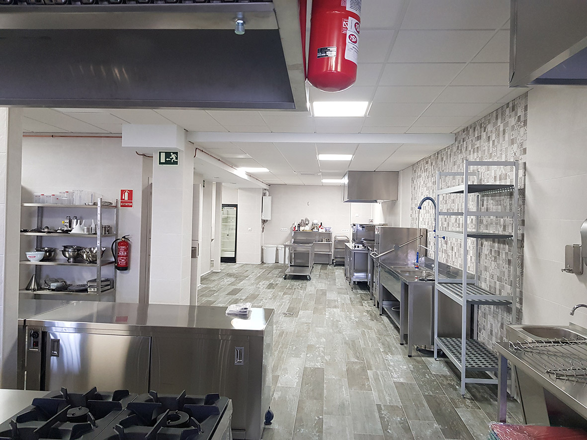 diseño-proyecto-escuela-de-hosteleria-de-Castilla-la-Mancha-Tembleque-Toledo-consultores-consultoria-decoracion-interiorismo-cocinas-monoblock-comedor-barra-restaurante-maquinaria-menaje precios presupuestos ofertas construcción reformas instalaciones 2019