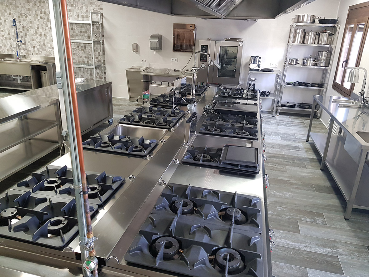 diseño-proyecto-escuela-de-hosteleria-de-Castilla-la-Mancha-Tembleque-Toledo-consultores-consultoria-decoracion-interiorismo-cocinas-monoblock-comedor-barra-restaurante-maquinaria-menaje precios presupuestos ofertas construcción reformas instalaciones 2019