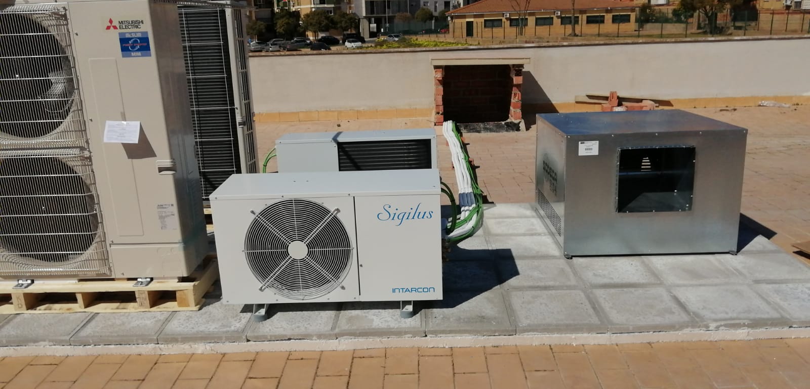 DISEÑO, FABRICACIÓN E INSTALACIÓN DE CÁMARAS DE FRÍO, REFRIGERACIÓN Y CONGELACIÓN CON ESTANTERÍA EN ACEROINOXIDABLE PARA DOMINOS PIZZA HUELVA. INSTALADORA INTEGRAL PARA EMPRESAS Y FRANQUICIAS DE HOSTELERÍA HORECA RESTAURACIÓN. Aceroinnova ha sido la empresa elegida por Dominos Pizza Huelva para el montaje de sus cámaras de frío, refrigeración y congelación con estanterías metálicas en aceroinoxidable acero inox. Ha sido un placer trabajar con una empresa de reconocido prestigio dentro de la hosteleria. Aceroinnova realiza todo tipo de trabajos e instalaciones para franquicias, tanto para franquiciadores como franquiciados, aportando toda nuestra experiencia como empresa instaladora de mobiliario, maquinaria y todo tipo de instalaciones para la hosteleria, restauración, horeca en toda España. Consulte su presupuesto sin compromiso, somos profesionales de prestigio dentro del sector.