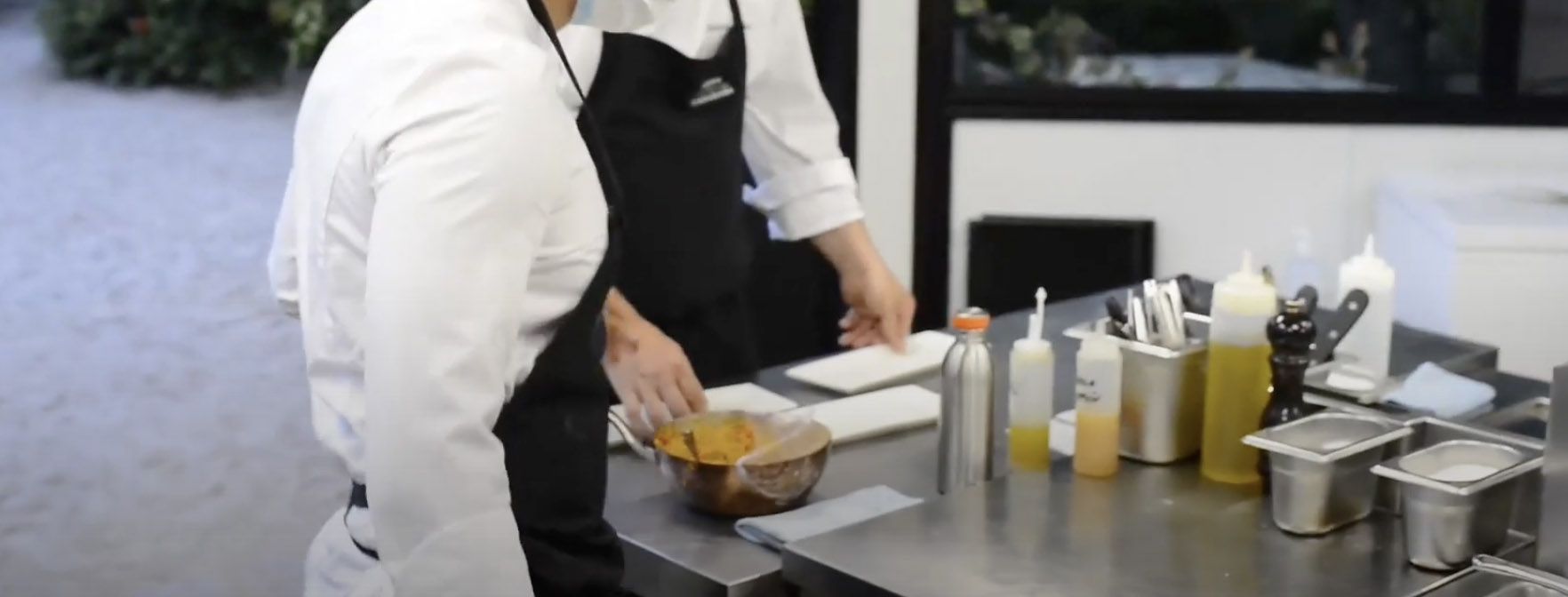 NUEVO PROYECTO LLEVADO A CABO DE RESTAURANTE TERRAZA CENADOR PARA HOSTELERIA RESTAURACIÓN. INSTALACIÓN INTEGRAL DE COCINA INDUSTRIAL PROFESIONAL CON MOBILIARIO, MAQUINARIA, CÁMARAS DE FRÍO, EXTRACTORES, MENAJE EN ACERO INOXIDABLE. Aceroinnova ha realizado un proyecto integral para restaurante terraza cenador que incluye todo tipo de mobiliario de cocina, cocina industrial, muebles acero inoxidable accesorios y de apoyo, menaje, utensilios, cámaras de frío, maquinaria, extractores profesionales para hosteleria, etc. Nuevo proyecto llevado a cabo de restaurante terraza cenador para hosteleria restauración. instalación integral de cocina industrial profesional con mobiliario, maquinaria, cámaras de frío, extractores, menaje en acero inoxidable. Somos especialistas en diseño implantación y lanzamiento de proyectos de restaurantes, pues disponemos de departamento de diseño, fábrica propia e instaladores profesionales que montan proyectos en toda España y Portugal. Somos fabricantes con gran experiencia en el sector de la hostelería.