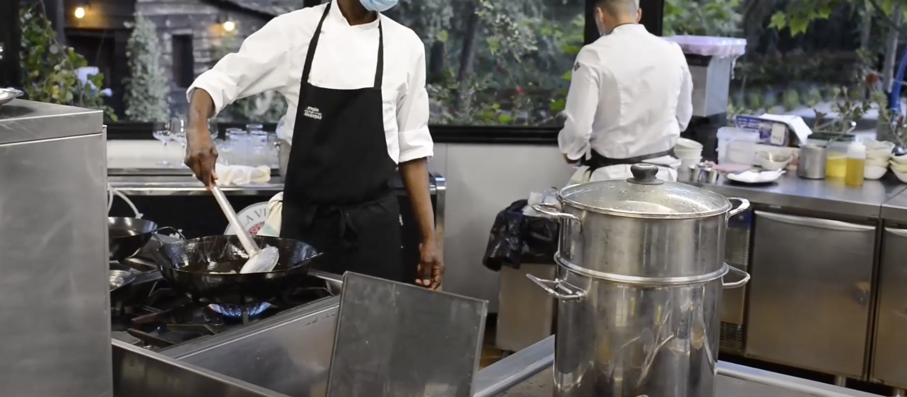 NUEVO PROYECTO LLEVADO A CABO DE RESTAURANTE TERRAZA CENADOR PARA HOSTELERIA RESTAURACIÓN. INSTALACIÓN INTEGRAL DE COCINA INDUSTRIAL PROFESIONAL CON MOBILIARIO, MAQUINARIA, CÁMARAS DE FRÍO, EXTRACTORES, MENAJE EN ACERO INOXIDABLE. Aceroinnova ha realizado un proyecto integral para restaurante terraza cenador que incluye todo tipo de mobiliario de cocina, cocina industrial, muebles acero inoxidable accesorios y de apoyo, menaje, utensilios, cámaras de frío, maquinaria, extractores profesionales para hosteleria, etc. Nuevo proyecto llevado a cabo de restaurante terraza cenador para hosteleria restauración. instalación integral de cocina industrial profesional con mobiliario, maquinaria, cámaras de frío, extractores, menaje en acero inoxidable. Somos especialistas en diseño implantación y lanzamiento de proyectos de restaurantes, pues disponemos de departamento de diseño, fábrica propia e instaladores profesionales que montan proyectos en toda España y Portugal. Somos fabricantes con gran experiencia en el sector de la hostelería.