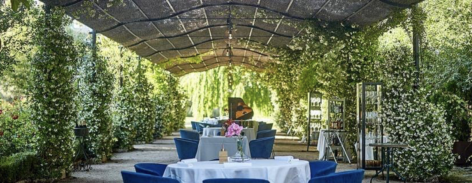 NUEVO PROYECTO LLEVADO A CABO DE RESTAURANTE TERRAZA CENADOR PARA HOSTELERIA RESTAURACIÓN. INSTALACIÓN INTEGRAL DE COCINA INDUSTRIAL PROFESIONAL CON MOBILIARIO, MAQUINARIA, CÁMARAS DE FRÍO, EXTRACTORES, MENAJE EN ACERO INOXIDABLE. Aceroinnova ha realizado un proyecto integral para restaurante terraza cenador que incluye todo tipo de mobiliario de cocina, cocina industrial, muebles acero inoxidable accesorios y de apoyo, menaje, utensilios, cámaras de frío, maquinaria, extractores profesionales para hosteleria, etc. Nuevo proyecto llevado a cabo de restaurante terraza cenador para hosteleria restauración. instalación integral de cocina industrial profesional con mobiliario, maquinaria, cámaras de frío, extractores, menaje en acero inoxidable. Somos especialistas en diseño implantación y lanzamiento de proyectos de restaurantes, pues disponemos de departamento de diseño, fábrica propia e instaladores profesionales que montan proyectos en toda España y Portugal. Somos fabricantes con gran experiencia en el sector de la hostelería.