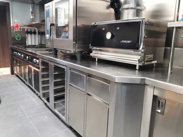 INSTALACIÓN DE COCINA INDUSTRIAL PROFESIONAL PERSONALIZADA CON TODO