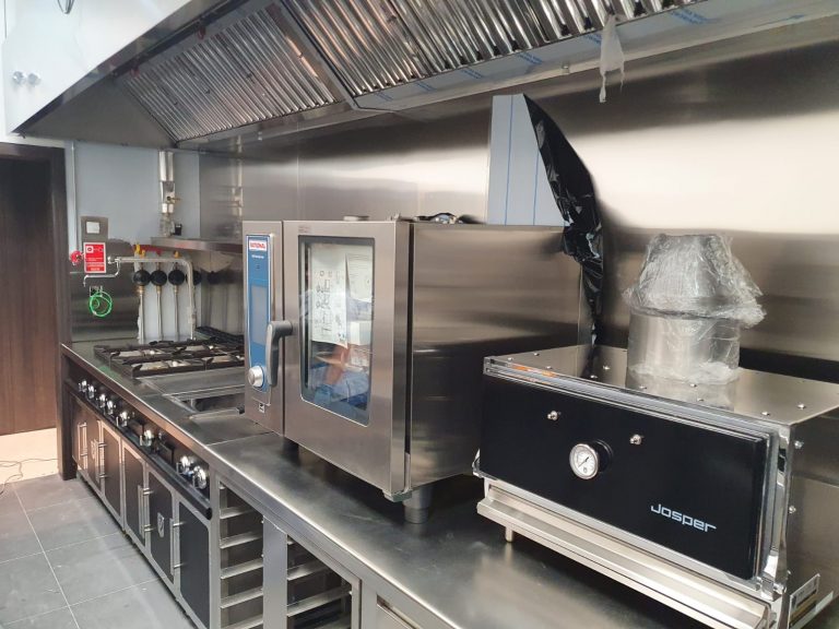 INSTALACIÓN DE COCINA INDUSTRIAL PROFESIONAL PERSONALIZADA CON TODO