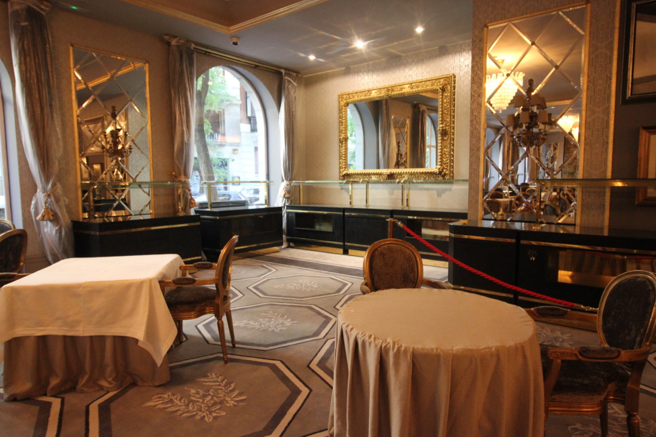 DISEÑO FABRICACIÓN MONTAJE INSTALACIÓN PROYECTO INTEGRAL DE BUFFET BUFÉ PREMIUM LUJO DEL EXCLUSIVO HOTEL WELLINGTON 5 ESTRELLAS SUPERIOR. INSTALADORES DE MOBILIARIO Y MAQUINARIA A MEDIDA COMEDORES Y COCINAS PARA HOSTELERIA HORECA. Aceroinnova ha sido la empresa elegida para la realización del diseño fabricación montaje e instalación de un mobiliario exclusivo de lujo, para el servicio de buffet bufé del Hotel Wellington, un hotel de 5 estrellas situado en Madrid. Aceroinnova es un empresas especializada en diseño de mobiliario y maquinaria para proyectos de prestigio lujo premium de hostelería en el que imagen y acabados sean exquisitos. En Aceroinnova somos instaladores de mobiliario y maquinaria a medida para comedores y cocinas de hosteleria horeca hoteles restaurantes bares etc. ………………….. Instalacion mobiliario lujo premium exclusivo para hosteleria horeca hoteles restaurantes catering buffets bufés Fabricantes mobiliario exclusivo para bufés buffets de hoteles, comedores empresa y restaurantes. Proyectos hosteleria horeca lujo premium exclusivos Diseño Instalación de muebles maquinaria para comedores y cocinas de hoteles restaurantes bares y particulares