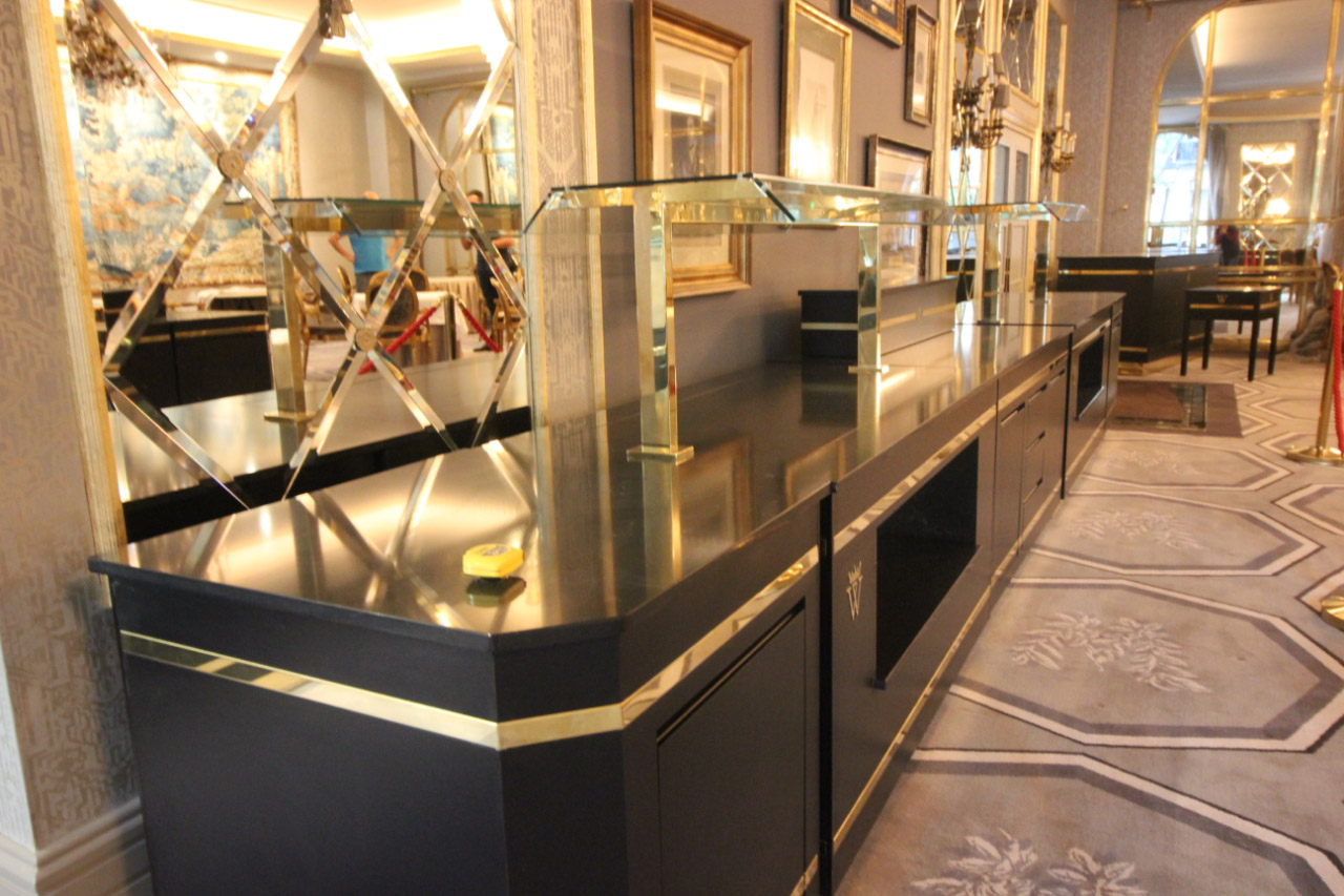 DISEÑO FABRICACIÓN MONTAJE INSTALACIÓN PROYECTO INTEGRAL DE BUFFET BUFÉ PREMIUM LUJO DEL EXCLUSIVO HOTEL WELLINGTON 5 ESTRELLAS SUPERIOR. INSTALADORES DE MOBILIARIO Y MAQUINARIA A MEDIDA COMEDORES Y COCINAS PARA HOSTELERIA HORECA. Aceroinnova ha sido la empresa elegida para la realización del diseño fabricación montaje e instalación de un mobiliario exclusivo de lujo, para el servicio de buffet bufé del Hotel Wellington, un hotel de 5 estrellas situado en Madrid. Aceroinnova es un empresas especializada en diseño de mobiliario y maquinaria para proyectos de prestigio lujo premium de hostelería en el que imagen y acabados sean exquisitos. En Aceroinnova somos instaladores de mobiliario y maquinaria a medida para comedores y cocinas de hosteleria horeca hoteles restaurantes bares etc. ………………….. Instalacion mobiliario lujo premium exclusivo para hosteleria horeca hoteles restaurantes catering buffets bufés Fabricantes mobiliario exclusivo para bufés buffets de hoteles, comedores empresa y restaurantes. Proyectos hosteleria horeca lujo premium exclusivos Diseño Instalación de muebles maquinaria para comedores y cocinas de hoteles restaurantes bares y particulares
