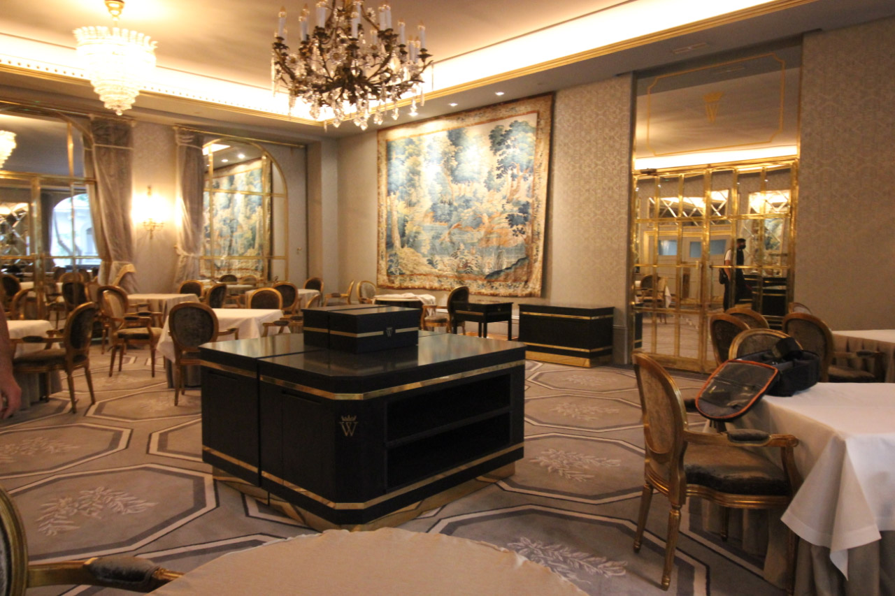 DISEÑO FABRICACIÓN MONTAJE INSTALACIÓN PROYECTO INTEGRAL DE BUFFET BUFÉ PREMIUM LUJO DEL EXCLUSIVO HOTEL WELLINGTON 5 ESTRELLAS SUPERIOR. INSTALADORES DE MOBILIARIO Y MAQUINARIA A MEDIDA COMEDORES Y COCINAS PARA HOSTELERIA HORECA. Aceroinnova ha sido la empresa elegida para la realización del diseño fabricación montaje e instalación de un mobiliario exclusivo de lujo, para el servicio de buffet bufé del Hotel Wellington, un hotel de 5 estrellas situado en Madrid. Aceroinnova es un empresas especializada en diseño de mobiliario y maquinaria para proyectos de prestigio lujo premium de hostelería en el que imagen y acabados sean exquisitos. En Aceroinnova somos instaladores de mobiliario y maquinaria a medida para comedores y cocinas de hosteleria horeca hoteles restaurantes bares etc. ………………….. Instalacion mobiliario lujo premium exclusivo para hosteleria horeca hoteles restaurantes catering buffets bufés Fabricantes mobiliario exclusivo para bufés buffets de hoteles, comedores empresa y restaurantes. Proyectos hosteleria horeca lujo premium exclusivos Diseño Instalación de muebles maquinaria para comedores y cocinas de hoteles restaurantes bares y particulares