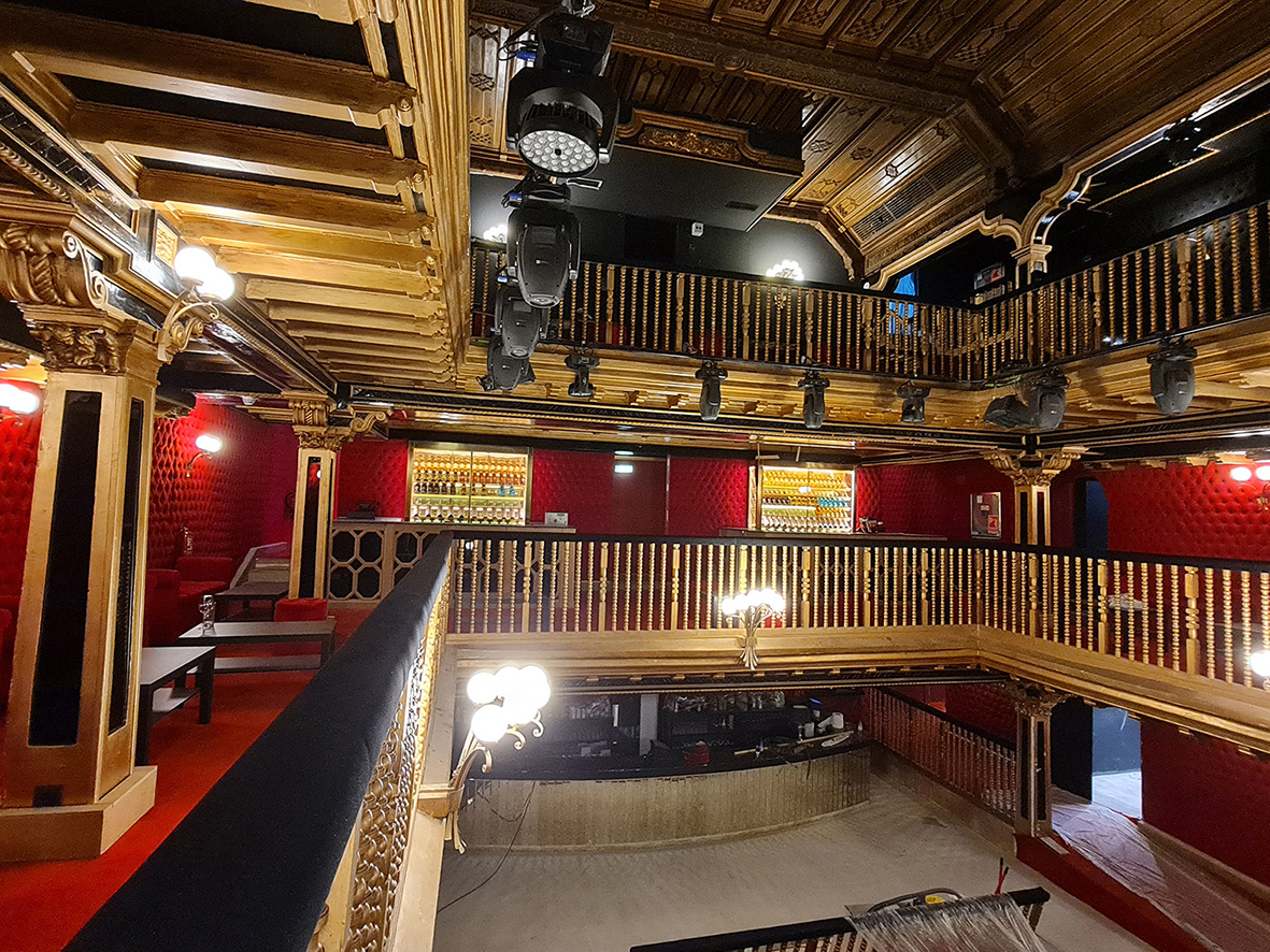 Aceroinnova ha sido la empresa elegida para el diseño, fabricación e instalación de los botelleros cavas a medida personalizadas con iluminación led para botellas de champan o vino y montadas en las barras de DiscotecaTeatro Magno. Aceroinnova realiza proyectos de mobiliario y maquinaria exclusiva con acabados premium lujo para hosteleria horeca. C/ Pico Almanzor, 56. Pol. Industrial “Los Linares” Humanes de Madrid, C.P. 28970 Tel. Móvil: 629034106 / 630230067 Tel. Oficina: 911385618 Email: info@aceroinnova.com https://www.aceroinnova.com/blog-aceroinnova-servicio-integral-hosteleria #BotellerosAMedidaMadrid #CavasChampán #InstalaciónCavasVinos #MobiliarioPersonalizadoHostelería #BotellerosCavasIluminaciónLed #BotellerosLujoPremiumMadrid #BotellerosCavasChampanVino #ProyectosNegociosHostelería #ConsultoríaHostelería #MaquinariaHostelería #InstalaciónBarrasHosteleria #FabricantesBotellerosCavasHostelería #ProyectosNegociosHostelería #ConsultoríaHosteleríaHoreca #BotellerosRefrigerados #BarrasDiscotecas DISEÑO FABRICACIÓN INSTALACIÓN BOTELLEROS CAVAS REFRIGERADOS A MEDIDA PERSONALIZADOS CON ILUMINACIÓN LED PARA NEGOCIOS DE HOSTELERÍA BARES DISCOTECAS RESTAURANTES HOTELES. ADEMÁS REALIZAMOS BARRAS A MEDIDA PERSONALIZADAS CON MOBILIARIO Y MAQUINARIA PREMIUM LUJO EN TODA ESPAÑA.