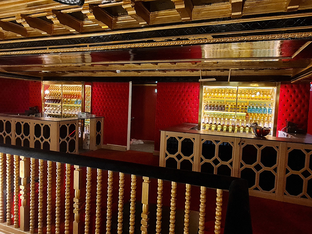 Aceroinnova ha sido la empresa elegida para el diseño, fabricación e instalación de los botelleros cavas a medida personalizadas con iluminación led para botellas de champan o vino y montadas en las barras de DiscotecaTeatro Magno. Aceroinnova realiza proyectos de mobiliario y maquinaria exclusiva con acabados premium lujo para hosteleria horeca. C/ Pico Almanzor, 56. Pol. Industrial “Los Linares” Humanes de Madrid, C.P. 28970 Tel. Móvil: 629034106 / 630230067 Tel. Oficina: 911385618 Email: info@aceroinnova.com https://www.aceroinnova.com/blog-aceroinnova-servicio-integral-hosteleria #BotellerosAMedidaMadrid #CavasChampán #InstalaciónCavasVinos #MobiliarioPersonalizadoHostelería #BotellerosCavasIluminaciónLed #BotellerosLujoPremiumMadrid #BotellerosCavasChampanVino #ProyectosNegociosHostelería #ConsultoríaHostelería #MaquinariaHostelería #InstalaciónBarrasHosteleria #FabricantesBotellerosCavasHostelería #ProyectosNegociosHostelería #ConsultoríaHosteleríaHoreca #BotellerosRefrigerados #BarrasDiscotecas DISEÑO FABRICACIÓN INSTALACIÓN BOTELLEROS CAVAS REFRIGERADOS A MEDIDA PERSONALIZADOS CON ILUMINACIÓN LED PARA NEGOCIOS DE HOSTELERÍA BARES DISCOTECAS RESTAURANTES HOTELES. ADEMÁS REALIZAMOS BARRAS A MEDIDA PERSONALIZADAS CON MOBILIARIO Y MAQUINARIA PREMIUM LUJO EN TODA ESPAÑA.