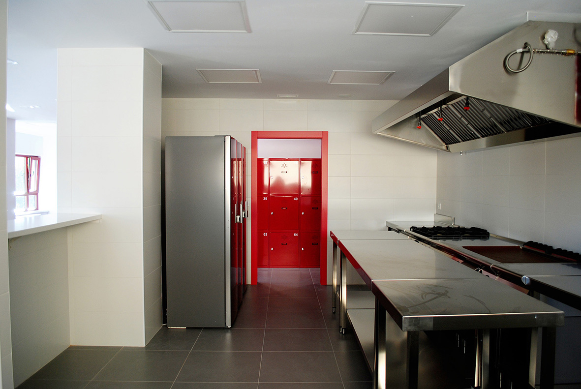 Aceroinnova ha sido la empresa elegida para llevar a cabo el proyecto para la fabricación e instalación de una cocina monoblock profesional industrial a medida con todo el mobiliario en acero inoxidable complementario y todo tipo de maquinaria exclusiva para del comedor del parque de bomberos de León. En nuestra fábrica hemos realizado el diseño y fabricación de todo el mobiliario modular en acero inox, maquinaria accesoria auxiliar y la cocina en acero inoxidable, para posteriormente realizar la instalación, montaje de todo in situ. Aceroinnova también está especializada en proyectos integrales para hosteleria, restaurante, hoteles, comedores públicos o privados de empresas, pero también dispone de una área para hogares particulares que buscan proyectos realmente novedosos y con materiales de alta calidad, ya sea para la maquinaria, cocinas, electrodomésticos profesionales e implementando soluciones novedosas y de calidad para el uso diario de dichas cocinas de hogares en urbanizaciones de lujo premium. #CocinasComedoresPúblicos #CocinasComedoresEmpresas #FabricantesCocinasMonoblockIndustriales #CocinasRestaurantes #CocinasModularesHostelería #CocinasMonoblock #FabricantesCocinasRestaurantes #ProyectosEmpresasHostelería #ProyectosNegociosHoreca #ReformasCocinasRestaurantes #MobiliarioAceroInoxidable #CocinasMonoblock #CocinasLujo #CocinasPremium #FabricanteCocinas #MobiliarioAceroInoxidable #ProyectosIntegralesHosteleria #CocinasProfesionalesMonoblockIndustriales #ReformasRestaurantesMadrid #MobiliarioMaquinariaAceroInoxidableaMedida #MobiliarioCocinasDiseñoInteriorismo #ImplantaciónAsesoramientoPuestaMarchaRestaurantesBares #InteriorismoDiseñoHorecaHosteleriaRestauraciónMadrid #CocinasMonoblock #CocinasMonblocMadrid #FabricantesCocinasModularesMonoblockMadrid #CocinasHoteles #ProyectosCocinasHotelesHostelería Cocinas industriales modulares monoblock Módulos para cocinas monoblock de restaurantes hoteles comedores colegios universidades empresas Cocinas modulos integrados para cocinas profesionales Módulos cocinas modulares zonas de fuegos plancha freidoras encimeras Cocinas profesionales industriales monoblock a medida personalizadas Sistema monoblock módulos cocinado en islas para integración en cocinas hosteleria Sistema monoblock cocinas restaurantes Sistema monoblock cocinas hoteles Sistema monoblock cocinas comedores públicos y privados de empresas. Sistema monoblock cocinas cafeterías Sistemas modulares cocinas restaurantes Sistema de módulos para cocinas profesionales industriales Cocinas modulares monoblock de lujo Cocinas industriales con sistema monoblocks integrados módulos cocinado Hemos realizado trabajos para hoteles y restaurantes en las principales Comunidades Autónomas, provincias y ciudades españolas como Madrid, Barcelona, Valencia, Castellón, Alicante, Zaragoza, Toledo, Avila, Salamanca, Leon, Zamora, Teruel, Soria, Caceres, Badajoz, Malaga, Almería, Sevilla, Córdoba, Granada, Huelva, Cádiz, Jaén, Ciudad Real, Cuenca, Segovia, Murcia, Albacete, Almería, Burgos, Pamplona, Bilbao, San Sebastián, Vitoria, Palencia, Lugo, Orense, Pontevedra, La Coruña, Santander, Oviedo, Huesca, Gerona, Tarragona, Lerida, Tarragona, Girona, Lleida, Guipuzcoa, Vizcaya, Alava. En consecuencia realizamos y llevamos a cabo proyectos integrales para restaurantes en todas las comunidades autónomas, como son la Comunidad de Madrid, Comunidad Valenciana, Cataluña, Región de Murcia, Andalucía, Extremadura, Castilla León, Castilla la Mancha, Aragón, País Vasco, Navarra, La Rioja, Asturias, Cantabria, Galicia, Baleares (Ibiza, Mallorca y Menorca), Canarias (Gran Canaria, Fuerteventura, Lanzarote, Tenerife, La Palma, La Gomera y el El Hierro), Ceuta y Melilla. Consúltenos. Diseñamos todo tipo de mobiliario para comedores de hoteles, cocinas, buffets, parrillas, vajillas, maquinaria a medida y accesorios para hostelería restauración, pues en Aceroinnova fabricamos y personalizamos todos nuestros productos, generando una experiencia única entre los usuarios de nuestros clientes.