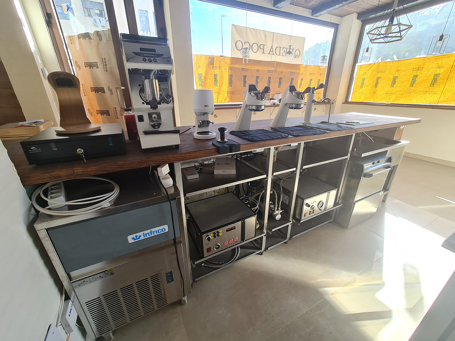 IMPLEMENTACIÓN DE PROYECTO INTEGRAL PARA CAFETERÍA EN MADRID. ASESORAMIENTO PARA LANZAMIENTO DE NEGOCIOS DE HOSTELERÍA RESTAURACIÓN. CONSULTORÍA PARA HOSTELERÍA HORECA EN MADRID Y EN EL RESTO DE ESPAÑA. IMPLANTACIÓN ASESORAMIENTO PUESTA EN MARCHA DE PROYECTOS BARES RESTAURANTES. CONSULTORÍA INTEGRAL DE CONSTRUCCIÓN PARA HOSTELERIA CON CONSULTORA CONSULTORES ESPECIALIZADOS EN RESTAURANTES Y HOTELES. REFORMAS Y REHABILITACIÓN LLAVE EN MANO DE RESTAURANTES Y NEGOCIOS EMPRESAS HOSTELERÍA. SERVICIOS INTEGRALES PARA NEGOCIOS HOSTELERÍA CON BARRAS, MOBILIARIO, COCINAS INDUSTRIALES A MEDIDA, COMEDORES, ILUMINACIÓN O CLIMATIZACIÓN. NEGOCIOS HOSTELERÍA RESTAURACIÓN LLAVE EN MANO. CONSTRUCCIÓN Y REFORMAS INTEGRALES DE HOSTELERÍA RESTAURACIÓN HORECA. Diseño, fabricación, instalación y montaje de restaurantes. Proyectos integrales con medición, planos, replanteo y fabricación a medida de todo el mobiliario y maquinaria de barra, mobiliario de comedor, mobiliario a medida en acero inoxidable de la salas de cocina incluyendo una cocinas industriales Monoblock a medida y decoración interiorismo para salones comedores. En Aceroinnova somos líderes en la puesta en marcha e implantación de todo tipo de proyectos de hostelería, horeca para restaurantes, hoteles, bares, pubs, discotecas, restauración en general, comedores de empresa colegios o universidades, bufés buffets e industrias de alimentación mediante la utilización de cocinas industriales profesionales monoblock a medida personalizadas e incluso con paneles led. Disponemos de una departamento de diseño, decoración e interiorismo que integrará todo el mobiliario de cocina y zona de comedor para conseguir el éxito necesario en su negocio. Realizamos la implantación de todo tipo restaurantes en cualquier parte de España con mobiliario diseñado y personalizado que generará la máxima notoriedad entre sus clientes. Además trabajamos tanto en mobiliario profesional de acero inoxidable acero inox, como el mobiliario del comedor y zonas de barra, incluyendo menaje, vajilla, estaciones barras de coctelería, mobiliario accesorio, hornos, parrillas, iluminación led, aire acondicionado climatización, extractores de humos integrados y rotulación exterior para conseguir la mejor imagen para su lanzamiento. Por último, realizamos reformas integrales de restaurantes y cocinas industriales para el relanzamiento de negocios. Proyecto llave en mano con la máxima calidad y el mejor diseño e incluso podemos realizarle su proyecto en infografía 3d para que pueda apreciar todos los detalles a realizar antes de realizar la instalación en su local comercial. CONSULTORIA ASESORAMIENTOS NEGOCIOS HOSTELERIA DECORACION INTERIORES INTERIORISMO RESTAURANTES PROYECTOS DECORACION INTERIORES INTERIORISMO RESTAURANTES PROYECTOS DECORACION INTERIORISMO RESTAURANTES MADRID DECORACION INTERIORISMO RESTAURANTES MADRID IMPLANTACIÓN ASESORAMIENTO PUESTA EN MARCHA DE PROYECTOS BARES RESTAURANTES IMPLANTACIÓN ASESORAMIENTO PUESTA EN MARCHA DE PROYECTOS BARES RESTAURANTES MOBILIARIO MAQUINARIA A MEDIDA PARA RESTAURANTES MOBILIARIO MAQUINARIA A MEDIDA PARA RESTAURANTES PROYECTOS PLANOS MONTAJE DE RESTAURANTES PROYECTOS PLANOS MONTAJE DE RESTAURANTES PUESTA EN MARCHA DE RESTAURANTES LLAVE EN MANO MADRID ESPAÑA PUESTA EN MARCHA DE RESTAURANTES LLAVE EN MANO MADRID ESPAÑA REFORMAS IMPLANTACIÓN RESTAURANTES HOSTELERIA HORECA REFORMAS IMPLANTACIÓN RESTAURANTES HOSTELERIA HORECA REFORMAS Y REHABILITACIÓN LLAVE EN MANO DE RESTAURANTES Y NEGOCIOS EMPRESAS HOSTELERÍA REFORMAS Y REHABILITACIÓN LLAVE EN MANO DE RESTAURANTES Y NEGOCIOS EMPRESAS HOSTELERÍA