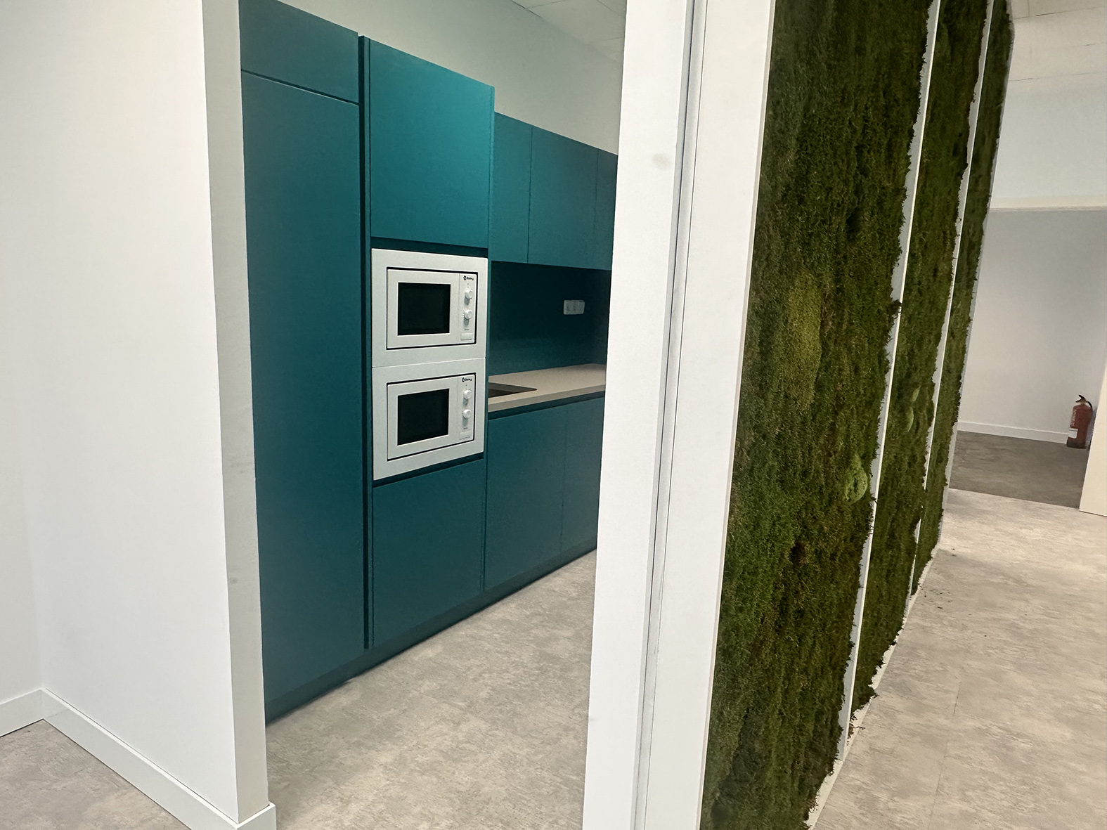 MOBILIARIO MAQUINARIA COMEDORES CAFETERIAS CORNERS EMPLEADOS PARA EMPRESAS DE LA COMUNIDAD DE MADRID Y EN EL RESTO DE ESPAÑA. DISEÑO INSTALACIÓN MONTAJE DE COMEDORES DE EMPRESAS EMPLEADOS. PROYECTOS INTEGRALES ZONAS DESCANSO EMPLEADOS EMPRESAS MULTINACIONALES. PROYECTOS DE BARRAS CAFETERÍAS BARES COMEDORES DE EMPRESA EMPLEADOS MADRID. PROYECTOS PARA CORNERS EMPRESAS EMPLEADOS EN MADRID Y TODA ESPAÑA. MOBILIARIO MAQUINARIA COMEDORES CAFETERÍAS EMPLEADOS EN LA COMUNIDAD DE MADRID Y EN EL RESTO DE ESPAÑA. DISEÑO FABRICACIÓN DE MOBILIARIO Y MAQUINARIA A MEDIDA PARA CORNERS DE COMEDORES Y ZONAS DE DESCANSO DE EMPLEADOS EN EMPRESAS E INCLUSO CON COCINAS PROFESIONALES. FABRICACIÓN Y MONTAJE DE ZONAS DE DESCANSO CORNER CAFETERÍA COMEDORES PARA EMPLEADOS DE MULTINACIONAL SITUADA EN BARCELONA. MOBILIARIO MAQUINARIA BARRA CAMARAS FRÍO A MEDIDA PERSONALIZADA EN ACERO INOXIDABLE. Aceroinnova ha realizado el proyecto integral para la zona de descanso córner cafetería comedor de empleados de la sede central de una multinacional situada en Madrid. Aceroinnova ha llevado a cabo todo el diseño fabricación instalación montaje del mobiliario maquinaria instalaciones accesorias y decoración interiorismo del comedor. Además Aceroinnova ha creado infografías 3D para mostrar dicho proyecto basándonos en nuestro mismos planos realizados con nuestro departamento de decoración interiorismo orientado a hostelería. Somos especialistas en asesoramiento, montaje y puesta en marcha de restaurantes, negocios de hostelería restauración. Consúltenos su proyecto y le ayudaremos a llevarlo a cabo con éxito. Realizamos proyectos llave en mano de restaurantes, bares, buffets bufés bufets, comedores de empresas y públicos. Además, nuestro departamento de decoración especializado en hostelería le propondrá la mejor imagen para su negocio, incluyendo su visualizado en tres dimensiones 3D. #CafeteríasEmpleados #BaresEmpleados #ConersEmpresas #InstaladoresSalasDescandoEmpleados #MontajeCafeteríasEmpresas #DiseñoZonasDescansoEmpleados #CornerCafeteríaEmpleados #ComedoresEmpresas #MobiliarioAceroInoxidableHostelería #MobiliarioHostelería #MaquinariaHostelería #ComedoresEmpleados #ProyectosCafeterías DISEÑO FABRICACIÓN INSTALACIÓN Y MONTAJE DE ZONA DE DESCANSO CORNER CAFETERÍA COMEDOR PARA EMPLEADOS DE MULTINACIONAL SITUADA EN BARCELONA. MOBILIARIO MAQUINARIA BARRA CAMARAS FRÍO A MEDIDA PERSONALIZADA EN ACERO INOXIDABLE. #InstaladoresSalasDescandoEmpleados #MontajeCafeteríasEmpresas #DiseñoZonasDescansoEmpleados #CornerCafeteríaEmpleados #ComedoresEmpresas #mobiliarioaceroinoxidablehostelería ACEROINNOVA CB. Tel. Oficina: 91 138 56 18. Tel. Móvil: 629 03 41 06 / 630 23 00 67. Email: info@aceroinnova.com . Dirección: C/ Pico Almanzor, 56. Pol. Industrial “Los Linares” Humanes de Madrid (Madrid). https://www.aceroinnova.com/blog-aceroinnova-servicio-integral-hosteleria PROYECTOS DE BARRAS BARES DE COMEDORES DE EMPRESA EMPLEADOS MADRID. PROYECTOS PARA CORNERS EMPRESAS EMPLEADOS EN MADRID. MOBILIARIO MAQUINARIA COMEDORES EMPLEADOS MADRID. DISEÑO FABRICACIÓN DE MOBILIARIO Y MAQUINARIA A MEDIDA PARA CORNERS DE COMEDORES Y ZONAS DE DESCANSO DE EMPLEADOS EN EMPRESAS E INCLUSO CON COCINAS PROFESIONALES. FABRICACIÓN Y MONTAJE DE ZONAS DE DESCANSO CORNER CAFETERÍA COMEDORES PARA EMPLEADOS DE MULTINACIONAL SITUADA EN BARCELONA. MOBILIARIO MAQUINARIA BARRA CAMARAS FRÍO A MEDIDA PERSONALIZADA EN ACERO INOXIDABLE. DISEÑO FABRICACIÓN INSTALACIÓN Y MONTAJE DE ZONA DE DESCANSO CORNER CAFETERÍA COMEDOR PARA EMPLEADOS DE MULTINACIONAL SITUADA EN BARCELONA. MOBILIARIO MAQUINARIA BARRA CAMARAS FRÍO A MEDIDA PERSONALIZADA EN ACERO INOXIDABLE DISEÑO INSTALACION MONTAJE CAFETERÍAS CORNER ZONA DESCANDO DE EMPLEADOS EMPRESAS INSTALADORES DE MOBILIARIO MAQUINARIA PARA SALAS DE EMPLEADOS EMPRESAS INSTALADORES DE MOBILIARIO MAQUINARIA PARA SALAS DE EMPLEADOS EMPRESAS PROYECTOS INTEGRALES INSTALADORES MOBILIARIO MAQUINARA CAFETERÍA EMPLEADOS ZONAS DESCANSO CORNER PROYECTOS INTEGRALES INSTALADORES MOBILIARIO MAQUINARA CAFETERÍA EMPLEADOS ZONAS DESCANSO CORNER MONTAJE MONTADORES BARES DE EMPLEADOS MONTAJE MONTADORES BARES DE EMPLEADOS PROYECTOS CAFETERÍAS COMEDORES EMPRESA PROYECTOS CAFETERÍAS COMEDORES EMPRESA BARRAS EN ACERO INOXIDABLE A MEDIDA BARRAS EN ACERO INOXIDABLE A MEDIDA SALAS DE DESCANSO PARA EMPLEADOS EMPRESAS MOBILIARIO SALAS DE DESCANSO PARA EMPLEADOS EMPRESAS MOBILIARIO DISEÑO FABRICACIÓN INSTALACIÓN Y MONTAJE DE ZONA DE DESCANSO CORNER CAFETERÍA COMEDOR PARA EMPLEADOS DE MULTINACIONAL SITUADA EN MADRID. MOBILIARIO MAQUINARIA BARRA CAMARAS FRÍO A MEDIDA PERSONALIZADA EN ACERO INOXIDABLE DISEÑO INSTALACION MONTAJE CAFETERÍAS CORNER ZONA DESCANDO DE EMPLEADOS EMPRESAS INSTALADORES DE MOBILIARIO MAQUINARIA PARA SALAS DE EMPLEADOS EMPRESAS INSTALADORES DE MOBILIARIO MAQUINARIA PARA SALAS DE EMPLEADOS EMPRESAS PROYECTOS INTEGRALES INSTALADORES MOBILIARIO MAQUINARA CAFETERÍA EMPLEADOS ZONAS DESCANSO CORNER PROYECTOS INTEGRALES INSTALADORES MOBILIARIO MAQUINARA CAFETERÍA EMPLEADOS ZONAS DESCANSO CORNER MONTAJE MONTADORES BARES DE EMPLEADOS MONTAJE MONTADORES BARES DE EMPLEADOS PROYECTOS CAFETERÍAS COMEDORES EMPRESA PROYECTOS CAFETERÍAS COMEDORES EMPRESA BARRAS EN ACERO INOXIDABLE A MEDIDA BARRAS EN ACERO INOXIDABLE A MEDIDA SALAS DE DESCANSO PARA EMPLEADOS EMPRESAS MOBILIARIO SALAS DE DESCANSO PARA EMPLEADOS EMPRESAS MOBILIARIOPROYECTOS DE BARRAS BARES DE COMEDORES DE EMPRESA EMPLEADOS MADRID. PROYECTOS PARA CORNERS EMPRESAS EMPLEADOS EN MADRID. MOBILIARIO MAQUINARIA COMEDORES EMPLEADOS MADRID. DISEÑO FABRICACIÓN DE MOBILIARIO Y MAQUINARIA A MEDIDA PARA CORNERS DE COMEDORES Y ZONAS DE DESCANSO DE EMPLEADOS EN EMPRESAS E INCLUSO CON COCINAS PROFESIONALES. FABRICACIÓN Y MONTAJE DE ZONAS DE DESCANSO CORNER CAFETERÍA COMEDORES PARA EMPLEADOS DE MULTINACIONAL SITUADA EN BARCELONA. MOBILIARIO MAQUINARIA BARRA CAMARAS FRÍO A MEDIDA PERSONALIZADA EN ACERO INOXIDABLE. DISEÑO INSTALACION MONTAJE CAFETERÍAS CORNER ZONA DESCANDO DE EMPLEADOS EMPRESAS INSTALADORES DE MOBILIARIO MAQUINARIA PARA SALAS DE EMPLEADOS EMPRESAS INSTALADORES DE MOBILIARIO MAQUINARIA PARA SALAS DE EMPLEADOS EMPRESAS PROYECTOS INTEGRALES INSTALADORES MOBILIARIO MAQUINARA CAFETERÍA EMPLEADOS ZONAS DESCANSO CORNER PROYECTOS INTEGRALES INSTALADORES MOBILIARIO MAQUINARA CAFETERÍA EMPLEADOS ZONAS DESCANSO CORNER MONTAJE MONTADORES BARES DE EMPLEADOS MONTAJE MONTADORES BARES DE EMPLEADOS PROYECTOS CAFETERÍAS COMEDORES EMPRESA PROYECTOS CAFETERÍAS COMEDORES EMPRESA BARRAS EN ACERO INOXIDABLE A MEDIDA BARRAS EN ACERO INOXIDABLE A MEDIDA SALAS DE DESCANSO PARA EMPLEADOS EMPRESAS MOBILIARIO SALAS DE DESCANSO PARA EMPLEADOS EMPRESAS MOBILIARIO BARRAS EN ACERO INOXIDABLE A MEDIDA, DISEÑO DE CORNER DE CAFETERIAS DE EMPRESAS, DISEÑO INSTALACION MONTAJE CAFETERÍAS CORNER ZONA DESCANDO DE EMPLEADOS EMPRESAS, INSTALACIÓN DE CAFETERÍAS EMPLEADOS EMPRESAS, INSTALADORES DE MOBILIARIO MAQUINARIA PARA SALAS DE EMPLEADOS EMPRESAS, mobiliario maquinaria comedores empleados córner barra bares, MONTAJE MONTADORES BARES DE EMPLEADOS, PROYECTOS CAFETERÍAS COMEDORES EMPRESA, PROYECTOS INTEGRALES INSTALADORES MOBILIARIO MAQUINARA CAFETERÍA EMPLEADOS ZONAS DESCANSO CORNER, SALAS DE DESCANSO PARA EMPLEADOS, SALAS DE DESCANSO PARA EMPLEADOS EMPRESAS MOBILIARIO