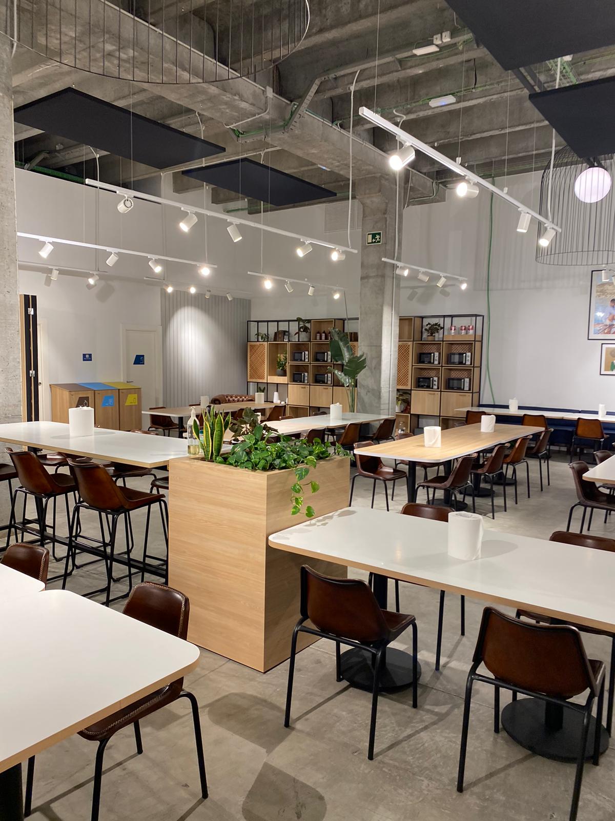 MOBILIARIO MAQUINARIA COMEDORES CAFETERIAS CORNERS EMPLEADOS PARA EMPRESAS DE LA COMUNIDAD DE MADRID Y EN EL RESTO DE ESPAÑA. DISEÑO INSTALACIÓN MONTAJE DE COMEDORES DE EMPRESAS EMPLEADOS. PROYECTOS INTEGRALES ZONAS DESCANSO EMPLEADOS EMPRESAS MULTINACIONALES. PROYECTOS DE BARRAS CAFETERÍAS BARES COMEDORES DE EMPRESA EMPLEADOS MADRID. PROYECTOS PARA CORNERS EMPRESAS EMPLEADOS EN MADRID Y TODA ESPAÑA. MOBILIARIO MAQUINARIA COMEDORES CAFETERÍAS EMPLEADOS EN LA COMUNIDAD DE MADRID Y EN EL RESTO DE ESPAÑA. DISEÑO FABRICACIÓN DE MOBILIARIO Y MAQUINARIA A MEDIDA PARA CORNERS DE COMEDORES Y ZONAS DE DESCANSO DE EMPLEADOS EN EMPRESAS E INCLUSO CON COCINAS PROFESIONALES. FABRICACIÓN Y MONTAJE DE ZONAS DE DESCANSO CORNER CAFETERÍA COMEDORES PARA EMPLEADOS DE MULTINACIONAL. MOBILIARIO MAQUINARIA BARRA CAMARAS FRÍO A MEDIDA PERSONALIZADA EN ACERO INOXIDABLE. Aceroinnova ha realizado el proyecto integral para la zona de descanso córner cafetería comedor de empleados de la sede central de una multinacional situada en Madrid. Aceroinnova ha llevado a cabo todo el diseño fabricación instalación montaje del mobiliario maquinaria instalaciones accesorias y decoración interiorismo del comedor. Además Aceroinnova ha creado infografías 3D para mostrar dicho proyecto basándonos en nuestro mismos planos realizados con nuestro departamento de decoración interiorismo orientado a hostelería. Somos especialistas en asesoramiento, montaje y puesta en marcha de restaurantes, negocios de hostelería restauración. Consúltenos su proyecto y le ayudaremos a llevarlo a cabo con éxito. Realizamos proyectos llave en mano de restaurantes, bares, buffets bufés bufets, comedores de empresas y públicos. Además, nuestro departamento de decoración especializado en hostelería le propondrá la mejor imagen para su negocio, incluyendo su visualizado en tres dimensiones 3D. #CafeteríasEmpleados #BaresEmpleados #ConersEmpresas #InstaladoresSalasDescandoEmpleados #MontajeCafeteríasEmpresas #DiseñoZonasDescansoEmpleados #CornerCafeteríaEmpleados #ComedoresEmpresas #MobiliarioAceroInoxidableHostelería #MobiliarioHostelería #MaquinariaHostelería #ComedoresEmpleados #ProyectosCafeterías DISEÑO FABRICACIÓN INSTALACIÓN Y MONTAJE DE ZONA DE DESCANSO CORNER CAFETERÍA COMEDOR PARA EMPLEADOS DE MULTINACIONAL. MOBILIARIO MAQUINARIA BARRA CAMARAS FRÍO A MEDIDA PERSONALIZADA EN ACERO INOXIDABLE. #InstaladoresSalasDescandoEmpleados #MontajeCafeteríasEmpresas #DiseñoZonasDescansoEmpleados #CornerCafeteríaEmpleados #ComedoresEmpresas #mobiliarioaceroinoxidablehostelería ACEROINNOVA CB. Tel. Oficina: 91 138 56 18. Tel. Móvil: 629 03 41 06 / 630 23 00 67. Email: info@aceroinnova.com . Dirección: C/ Pico Almanzor, 56. Pol. Industrial “Los Linares” Humanes de Madrid (Madrid). https://www.aceroinnova.com/blog-aceroinnova-servicio-integral-hosteleria