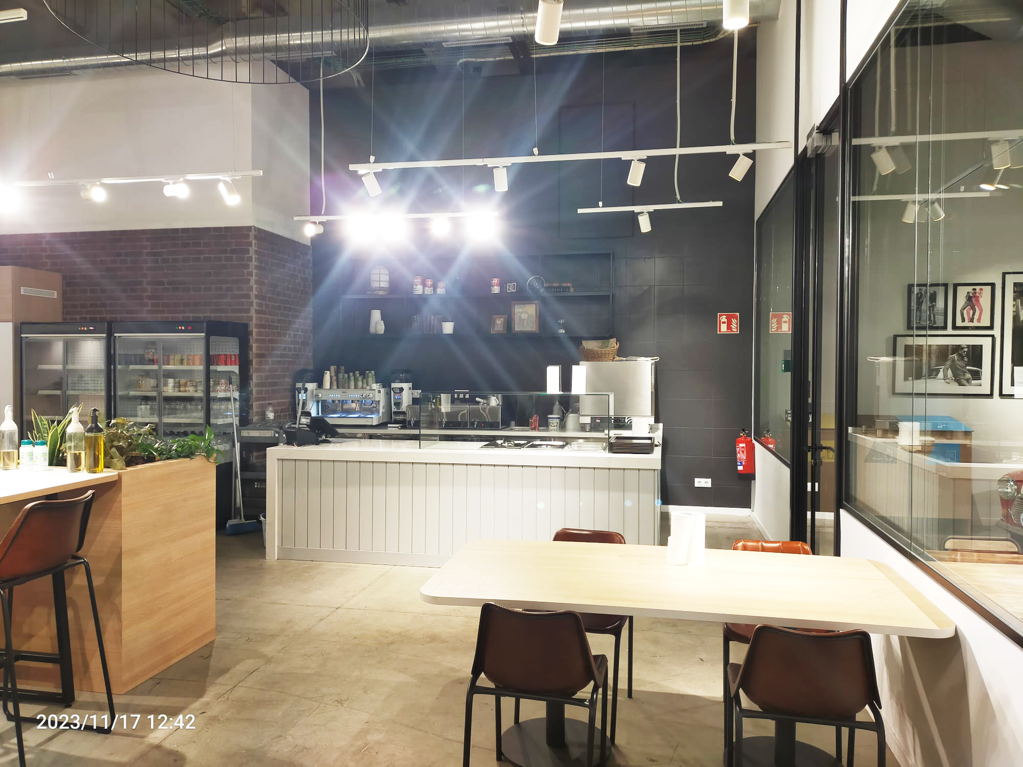 MOBILIARIO MAQUINARIA COMEDORES CAFETERIAS CORNERS EMPLEADOS PARA EMPRESAS DE LA COMUNIDAD DE MADRID Y EN EL RESTO DE ESPAÑA. DISEÑO INSTALACIÓN MONTAJE DE COMEDORES DE EMPRESAS EMPLEADOS. PROYECTOS INTEGRALES ZONAS DESCANSO EMPLEADOS EMPRESAS MULTINACIONALES. PROYECTOS DE BARRAS CAFETERÍAS BARES COMEDORES DE EMPRESA EMPLEADOS MADRID. PROYECTOS PARA CORNERS EMPRESAS EMPLEADOS EN MADRID Y TODA ESPAÑA. MOBILIARIO MAQUINARIA COMEDORES CAFETERÍAS EMPLEADOS EN LA COMUNIDAD DE MADRID Y EN EL RESTO DE ESPAÑA. DISEÑO FABRICACIÓN DE MOBILIARIO Y MAQUINARIA A MEDIDA PARA CORNERS DE COMEDORES Y ZONAS DE DESCANSO DE EMPLEADOS EN EMPRESAS E INCLUSO CON COCINAS PROFESIONALES. FABRICACIÓN Y MONTAJE DE ZONAS DE DESCANSO CORNER CAFETERÍA COMEDORES PARA EMPLEADOS DE MULTINACIONAL. MOBILIARIO MAQUINARIA BARRA CAMARAS FRÍO A MEDIDA PERSONALIZADA EN ACERO INOXIDABLE. Aceroinnova ha realizado el proyecto integral para la zona de descanso córner cafetería comedor de empleados de la sede central de una multinacional situada en Madrid. Aceroinnova ha llevado a cabo todo el diseño fabricación instalación montaje del mobiliario maquinaria instalaciones accesorias y decoración interiorismo del comedor. Además Aceroinnova ha creado infografías 3D para mostrar dicho proyecto basándonos en nuestro mismos planos realizados con nuestro departamento de decoración interiorismo orientado a hostelería. Somos especialistas en asesoramiento, montaje y puesta en marcha de restaurantes, negocios de hostelería restauración. Consúltenos su proyecto y le ayudaremos a llevarlo a cabo con éxito. Realizamos proyectos llave en mano de restaurantes, bares, buffets bufés bufets, comedores de empresas y públicos. Además, nuestro departamento de decoración especializado en hostelería le propondrá la mejor imagen para su negocio, incluyendo su visualizado en tres dimensiones 3D. #CafeteríasEmpleados #BaresEmpleados #ConersEmpresas #InstaladoresSalasDescandoEmpleados #MontajeCafeteríasEmpresas #DiseñoZonasDescansoEmpleados #CornerCafeteríaEmpleados #ComedoresEmpresas #MobiliarioAceroInoxidableHostelería #MobiliarioHostelería #MaquinariaHostelería #ComedoresEmpleados #ProyectosCafeterías DISEÑO FABRICACIÓN INSTALACIÓN Y MONTAJE DE ZONA DE DESCANSO CORNER CAFETERÍA COMEDOR PARA EMPLEADOS DE MULTINACIONAL. MOBILIARIO MAQUINARIA BARRA CAMARAS FRÍO A MEDIDA PERSONALIZADA EN ACERO INOXIDABLE. #InstaladoresSalasDescandoEmpleados #MontajeCafeteríasEmpresas #DiseñoZonasDescansoEmpleados #CornerCafeteríaEmpleados #ComedoresEmpresas #mobiliarioaceroinoxidablehostelería ACEROINNOVA CB. Tel. Oficina: 91 138 56 18. Tel. Móvil: 629 03 41 06 / 630 23 00 67. Email: info@aceroinnova.com . Dirección: C/ Pico Almanzor, 56. Pol. Industrial “Los Linares” Humanes de Madrid (Madrid). https://www.aceroinnova.com/blog-aceroinnova-servicio-integral-hosteleria