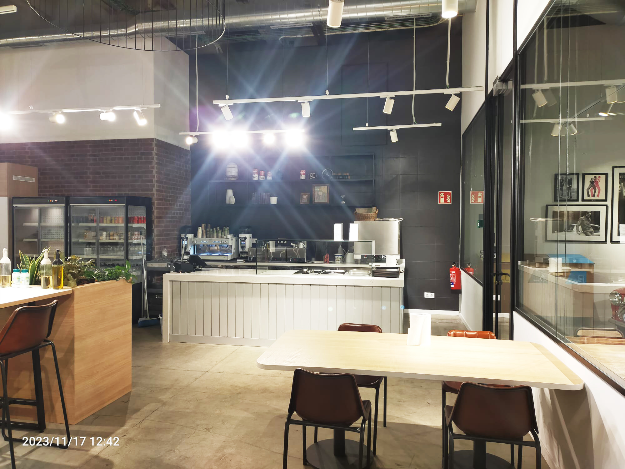 MOBILIARIO MAQUINARIA COMEDORES CAFETERIAS CORNERS EMPLEADOS PARA EMPRESAS DE LA COMUNIDAD DE MADRID Y EN EL RESTO DE ESPAÑA. DISEÑO INSTALACIÓN MONTAJE DE COMEDORES DE EMPRESAS EMPLEADOS. PROYECTOS INTEGRALES ZONAS DESCANSO EMPLEADOS EMPRESAS MULTINACIONALES. PROYECTOS DE BARRAS CAFETERÍAS BARES COMEDORES DE EMPRESA EMPLEADOS MADRID. PROYECTOS PARA CORNERS EMPRESAS EMPLEADOS EN MADRID Y TODA ESPAÑA. MOBILIARIO MAQUINARIA COMEDORES CAFETERÍAS EMPLEADOS EN LA COMUNIDAD DE MADRID Y EN EL RESTO DE ESPAÑA. DISEÑO FABRICACIÓN DE MOBILIARIO Y MAQUINARIA A MEDIDA PARA CORNERS DE COMEDORES Y ZONAS DE DESCANSO DE EMPLEADOS EN EMPRESAS E INCLUSO CON COCINAS PROFESIONALES. FABRICACIÓN Y MONTAJE DE ZONAS DE DESCANSO CORNER CAFETERÍA COMEDORES PARA EMPLEADOS DE MULTINACIONAL. MOBILIARIO MAQUINARIA BARRA CAMARAS FRÍO A MEDIDA PERSONALIZADA EN ACERO INOXIDABLE. Aceroinnova ha realizado el proyecto integral para la zona de descanso córner cafetería comedor de empleados de la sede central de una multinacional situada en Madrid. Aceroinnova ha llevado a cabo todo el diseño fabricación instalación montaje del mobiliario maquinaria instalaciones accesorias y decoración interiorismo del comedor. Además Aceroinnova ha creado infografías 3D para mostrar dicho proyecto basándonos en nuestro mismos planos realizados con nuestro departamento de decoración interiorismo orientado a hostelería. Somos especialistas en asesoramiento, montaje y puesta en marcha de restaurantes, negocios de hostelería restauración. Consúltenos su proyecto y le ayudaremos a llevarlo a cabo con éxito. Realizamos proyectos llave en mano de restaurantes, bares, buffets bufés bufets, comedores de empresas y públicos. Además, nuestro departamento de decoración especializado en hostelería le propondrá la mejor imagen para su negocio, incluyendo su visualizado en tres dimensiones 3D. #CafeteríasEmpleados #BaresEmpleados #ConersEmpresas #InstaladoresSalasDescandoEmpleados #MontajeCafeteríasEmpresas #DiseñoZonasDescansoEmpleados #CornerCafeteríaEmpleados #ComedoresEmpresas #MobiliarioAceroInoxidableHostelería #MobiliarioHostelería #MaquinariaHostelería #ComedoresEmpleados #ProyectosCafeterías DISEÑO FABRICACIÓN INSTALACIÓN Y MONTAJE DE ZONA DE DESCANSO CORNER CAFETERÍA COMEDOR PARA EMPLEADOS DE MULTINACIONAL. MOBILIARIO MAQUINARIA BARRA CAMARAS FRÍO A MEDIDA PERSONALIZADA EN ACERO INOXIDABLE. #InstaladoresSalasDescandoEmpleados #MontajeCafeteríasEmpresas #DiseñoZonasDescansoEmpleados #CornerCafeteríaEmpleados #ComedoresEmpresas #mobiliarioaceroinoxidablehostelería ACEROINNOVA CB. Tel. Oficina: 91 138 56 18. Tel. Móvil: 629 03 41 06 / 630 23 00 67. Email: info@aceroinnova.com . Dirección: C/ Pico Almanzor, 56. Pol. Industrial “Los Linares” Humanes de Madrid (Madrid). https://www.aceroinnova.com/blog-aceroinnova-servicio-integral-hosteleria