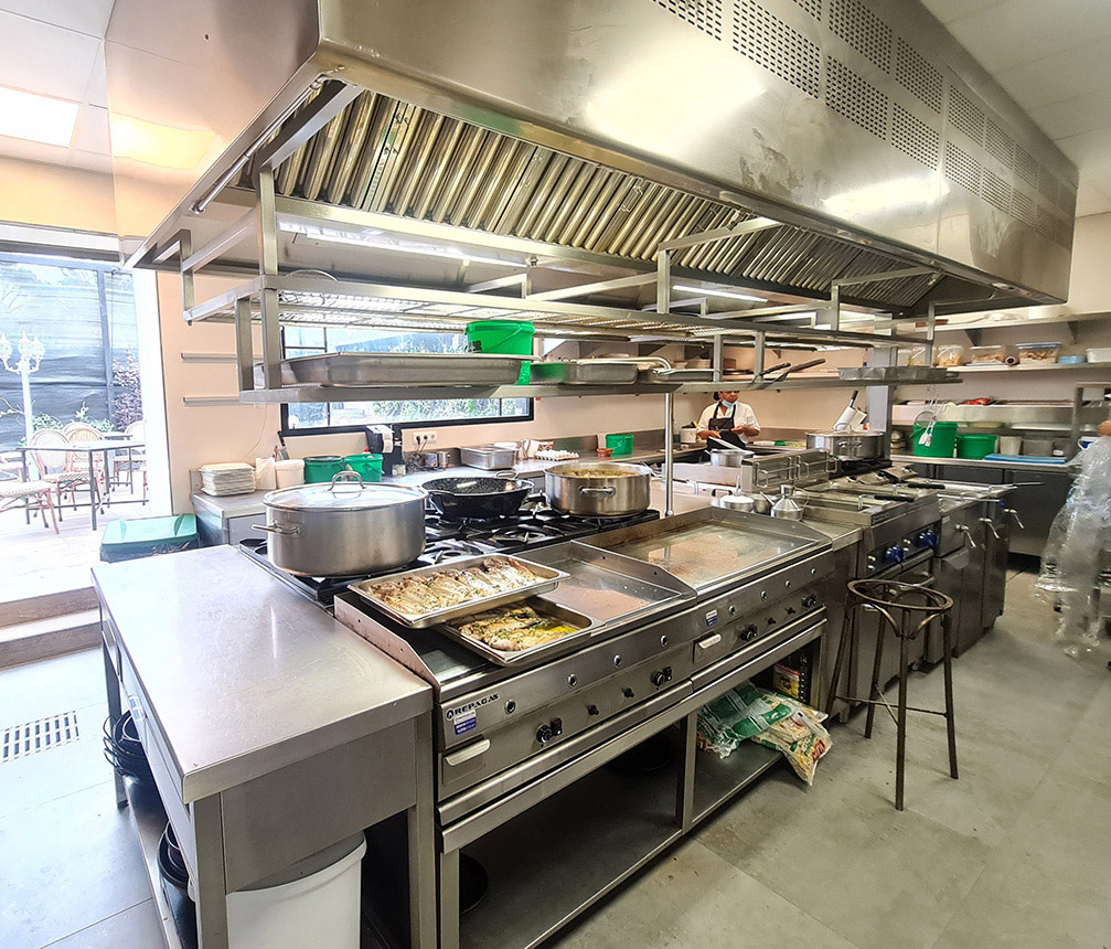 MOBILIARIO Y MAQUINARIA A MEDIDA PERSONALIZADA PARA SALAS DE COCINAS DE RESTAURANTES HOTELES BARES EN MADRID ESPAÑA. SUMINISTROS PARA EMPRESAS NEGOCIOS DE RESTAURACIÓN. MUEBLES MAQUINARIA EN ACERO INOXIDABLE PARA HOSTELERIA HORECA. REFORMAS INTEGRALES DE RESTAURANTES. INSTALACIÓN MONTAJE DE COCINAS INTEGRALES PARA RESTAURANTES HOTELES BARES EN MADRID ESPAÑA. PROYECTOS DE COCINAS A MEDIDA PERSONALIZADOS CON MOBILIARIO Y MAQUINARIA PARA HOSTELERIA HORECA. REFORMAS DE COCINAS DE RESTAURANTES. PROYECTOS INTEGRALES DE COCINAS INDUSTRIALES CON MOBILIARIO Y MAQUINARIA PROFESIONAL A MEDIDA Y PERSONALIZADA. ESTAMOS ESPECIALIZADOS EN COCINAS MODULARES CON SISTEMA MONOBLOCK PARA HOSTELERIA HORECA RESTAURANTES BARES HOTELES COMEDORES Y TAMBIÉN PARA PARTICULARES HOGARES CHALETS CASAS. FABRICA COCINAS GAMA ALTA PREMIUM LUJO EN MADRID (CONSÚLTENOS). FABRICANTES INSTALADORES DE COCINAS EN MADRID. PROYECTOS INTEGRALES DE SALAS DE COCINAS TANTO PARA HOGARES COMO PARA RESTAURANTES HOTELES BARES BUFFETS. INSTALADORES MONTADORES DE MAQUINARIA Y MOBILIARIO EN ACERO INOX A MEDIDA PERSONALIZADOS. FABRICACIÓN A MEDIDA DE COCINAS MONOBLOCK INDUSTRIALES PROFESIONALES CON MOBILIARIO Y MAQUINARIA EN ACERO INOXIDABLE. FABRICANTES DE COCINAS PARA HOSTELERIA HORECA HOTELES RESTAURANTES BARES TERRAZAS. PROYECTOS Y REFORMAS PARA HOSTELERÍA. COCINAS MODULARES HOSTELERÍA.